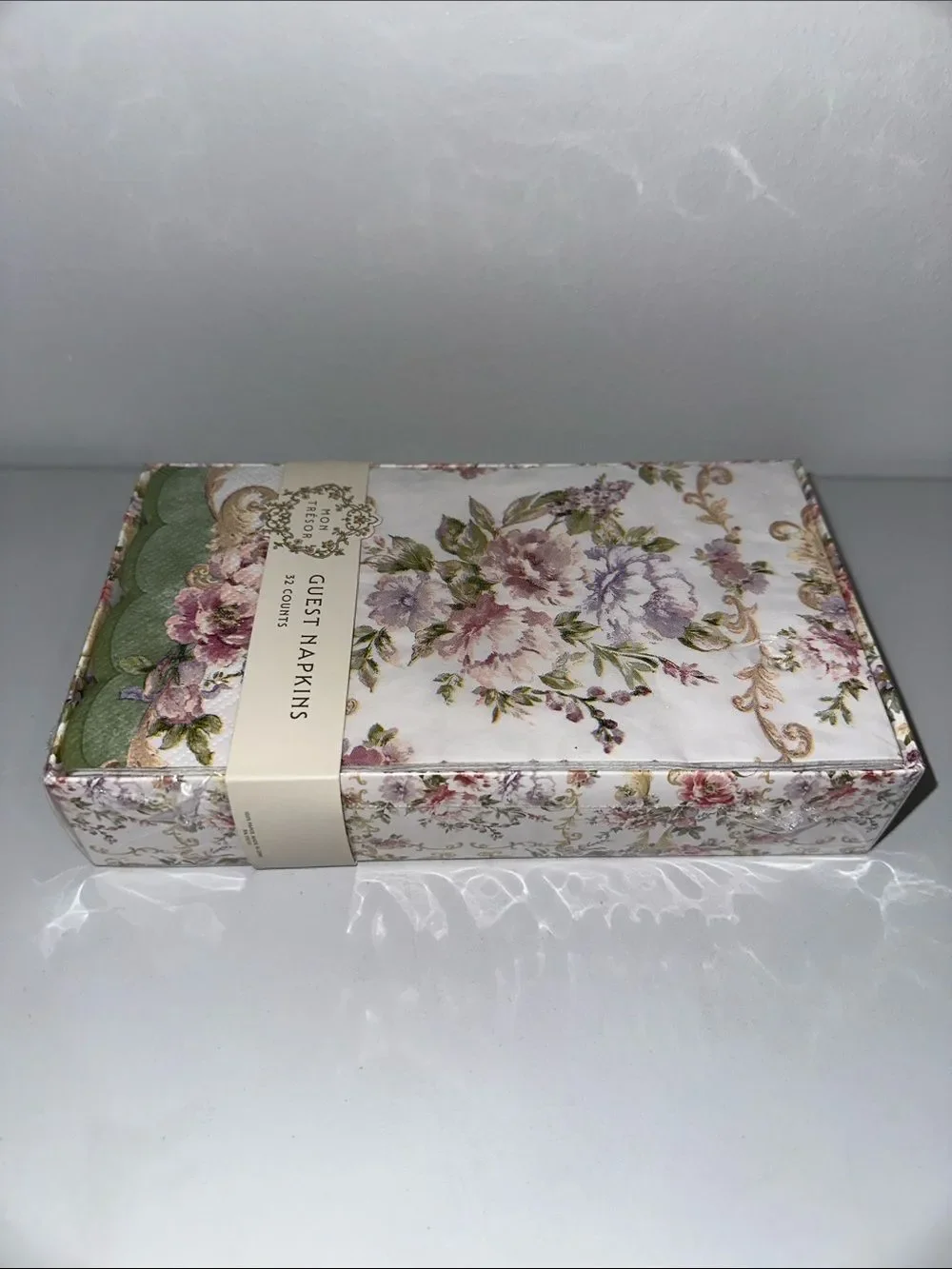 MON TRESOR WHITE PINK GREEN PURPLE floral scalloped 32 Guest Napkins in a Box
